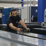 El Gobierno suspende cortes de luz en el sector industrial