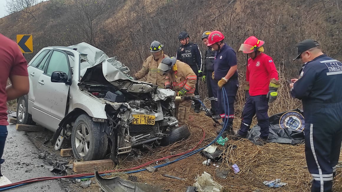 Accidente de tránsito deja un muerto y un herido en la vía Manta - Rocafuerte
