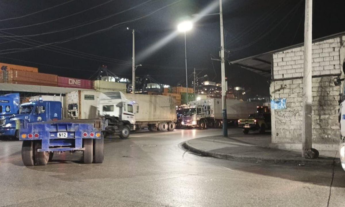 Adolescentes se enfrentaron a bala con agentes de la Policía en Guayaquil
