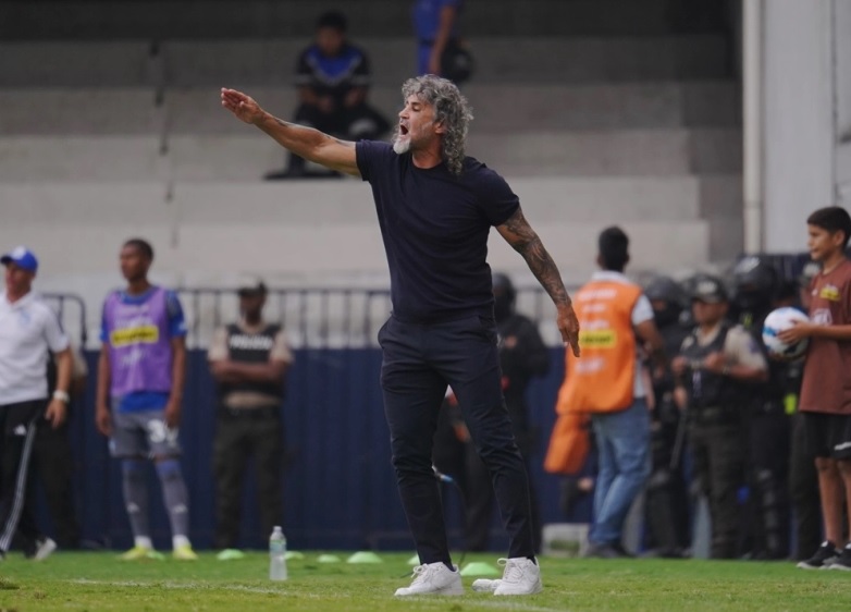 Emelec se quedaría sin técnico para la temporada 2025 tras conocerse que el colombiano Leonel Álvarez renunciaría al cargo.