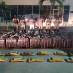En una zona rural de Manta, la Policía incautó cerca de dos toneladas de droga este jueves 5 de diciembre del 2024.