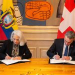 La embajadora de Ecuador en Suiza, Verónica Bustamante Ponce, y el ministro de Exteriores de Suiza, Ignazio Cassis