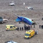 Avión de Azerbaijan Airlines se accidenta y varios videos muestran el momento