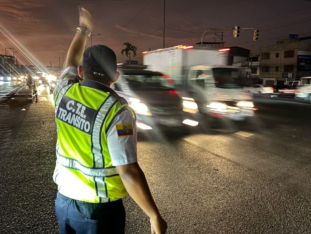 La Comisión de Tránsito del Ecuador (CTE) tiene en la mira e investiga a catorce de sus miembros del área operativa.