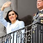 La vicepresidenta Verónica Abad, mantiene aún las esperanzas de ocupar la Presidencia de la República al menos por un mes.