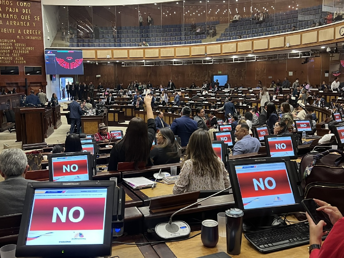 Los asambleístas de Ecuador buscan, mediante una ley, que no hayan los conocidos "camisetazos" dentro de sus bancadas.