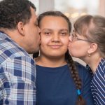 Padres le cobran alquiler a su hija por este motivo