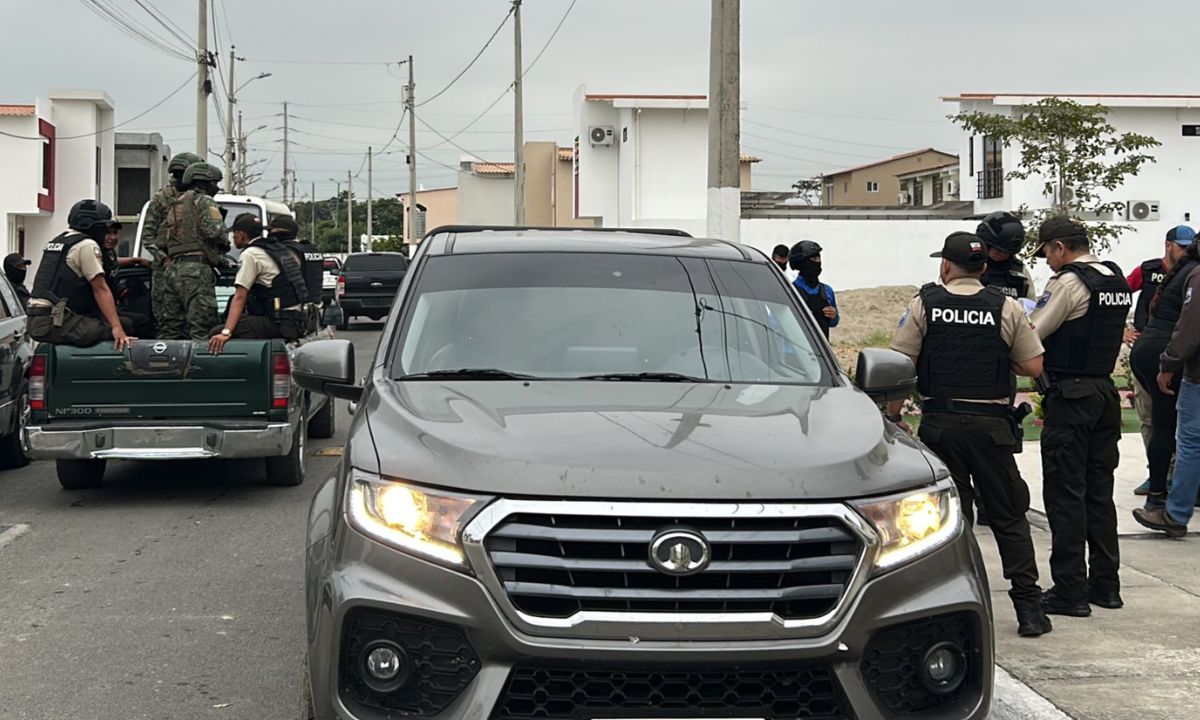 Policías y Militares ejecutan operativo en urbanizaciones privadas de Daule