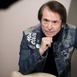 Raphael, cantante y actor español ha sido ingresado de urgencia a un hospital de la capital española debido a un quebranto de salud.