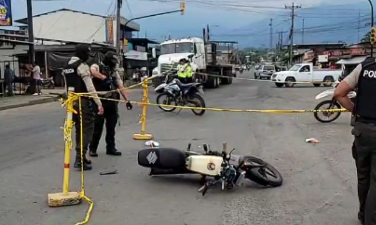 Sicarios atacaron a una pareja que viajaba en moto