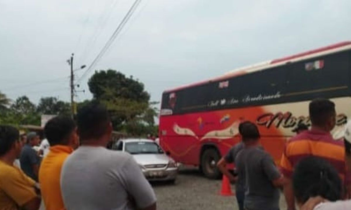 Sicarios mataron a dos hombres dentro de un bus en Los Ríos