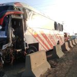 Un bus de la cooperativa Reina del Camino protagonizó un accidente de tránsito en la vía Manta-Rocafuerte.