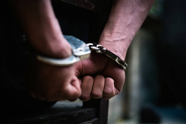 Un hombre, de 25 años de edad, es para las autoridades el presunto sospechoso del asesinato de su propia madre.
