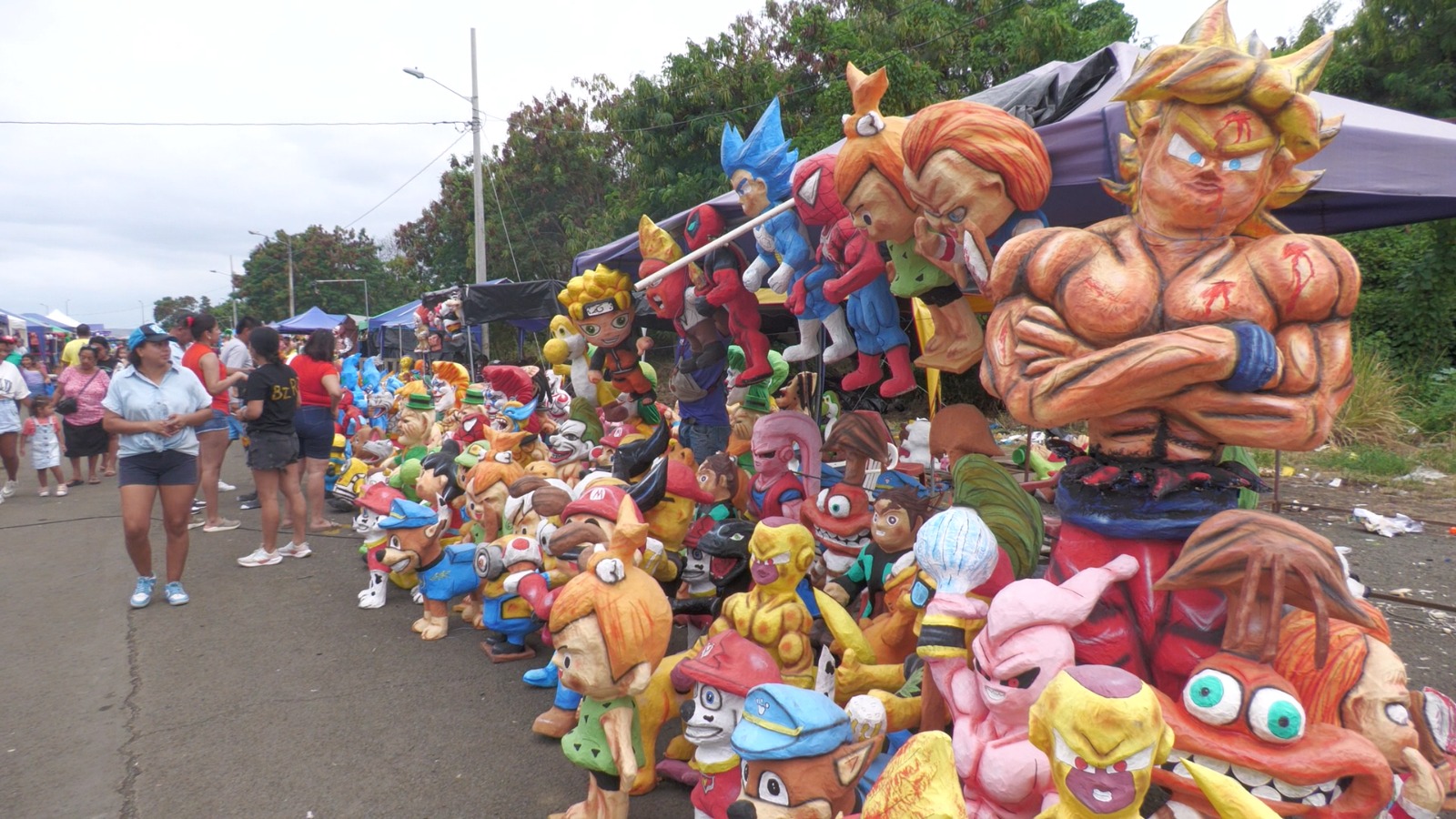 Vendedores aseguran que las compras de última hora, por fin de año, han dinamizado totalmente el comercio en Portoviejo.