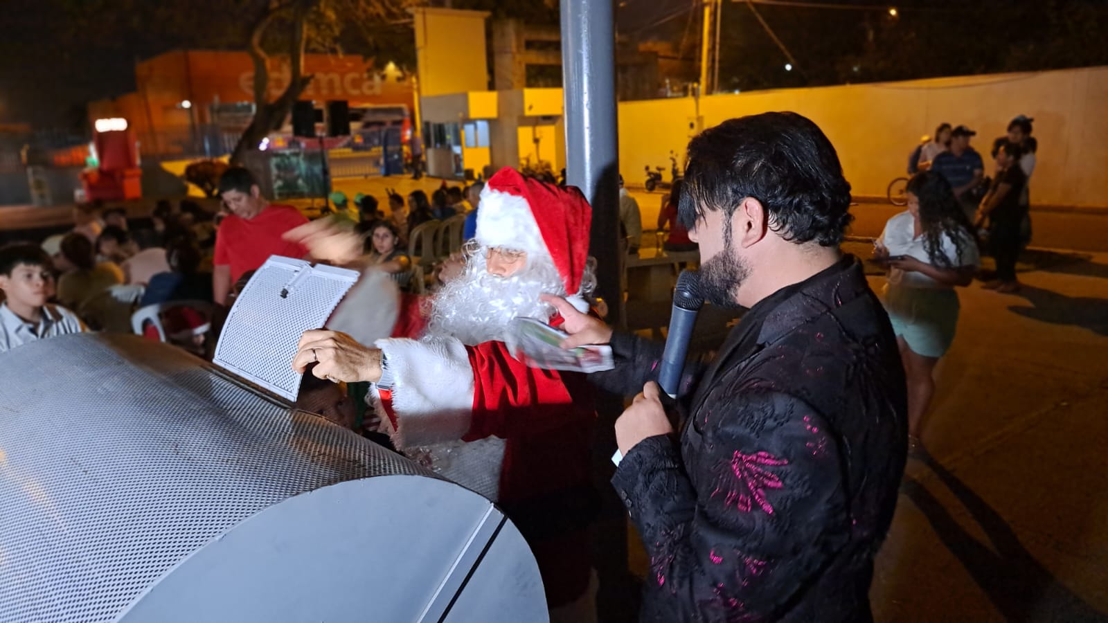 Hubo premios en la última noche de actividades en el Árbol de Navidad de El Diario