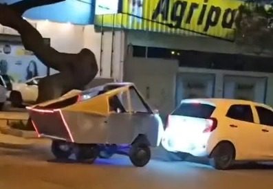 'Cybertruck' hecho en Ecuador causa furor en redes sociales