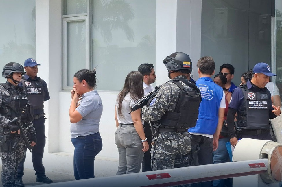 Padres de los cuatro menores de Las Malvinas acuden a la morgue a reconocer cadáveres