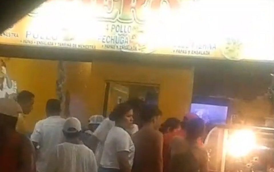 Sicarios mataron a un hombre dentro de un asadero de pollos en Durán