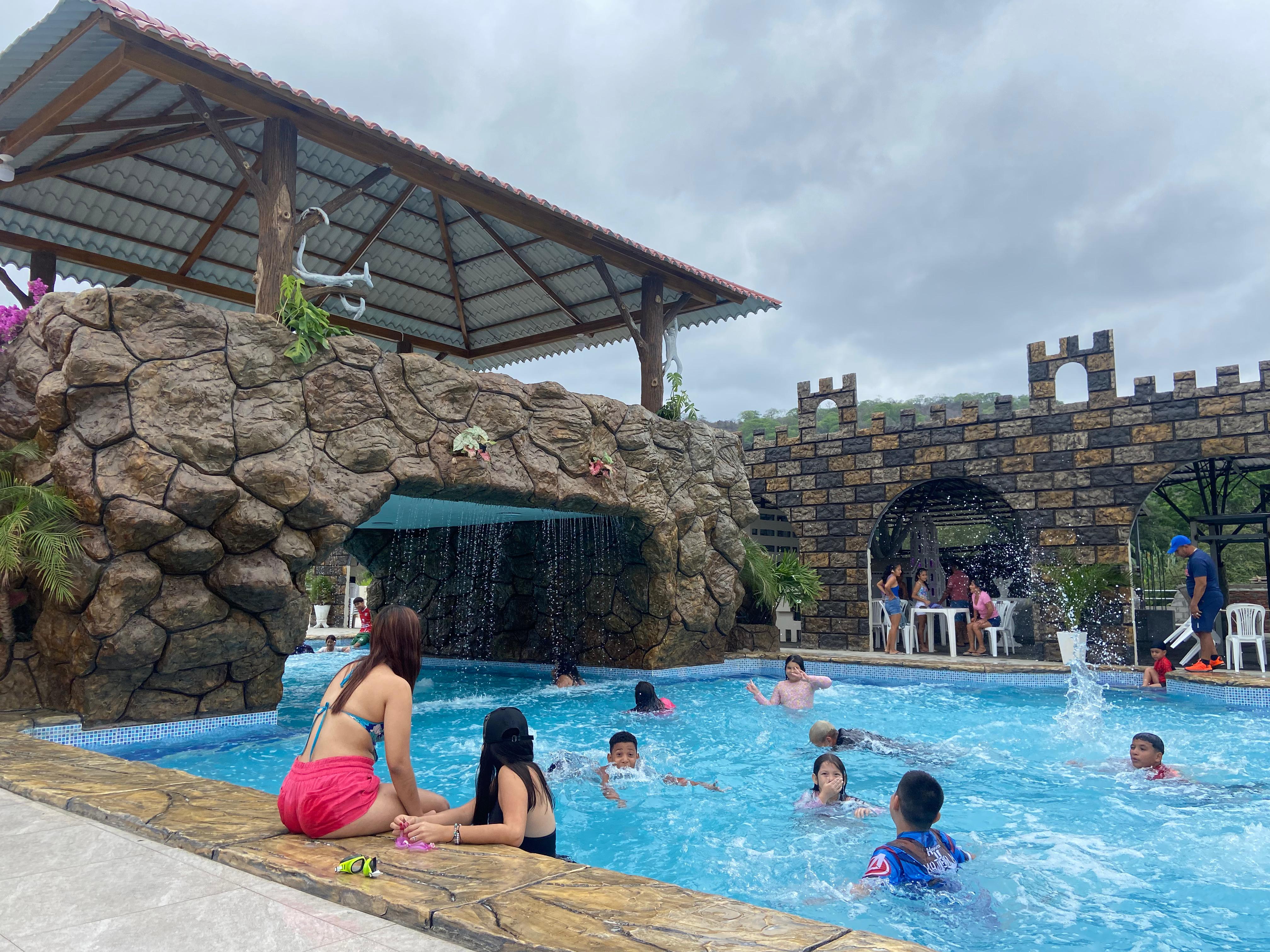 A varios de los complejos recreacionales de Portoviejo llegaron decenas de turistas para disfrutar del feriado de fin de año.