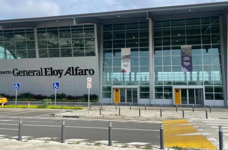 Aeropuerto de Manta, aún con problemas de climatización