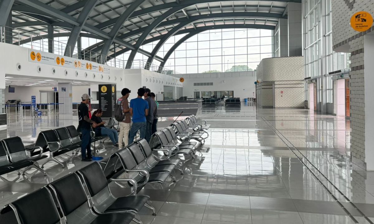 Aires acondicionados del aeropuerto funcionan parcialmente.
