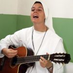 Clare Crockett nació en Irlanda del Norte, Europa, tenía 33 años de edad cuando murió en el terremoto del 16 de abril del 2016, en Ecuador.