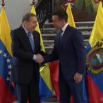 Con alfombra roja, honores militares y ante la presencia de decenas de funcionarios de Gobierno se recibió a Edmungo González.