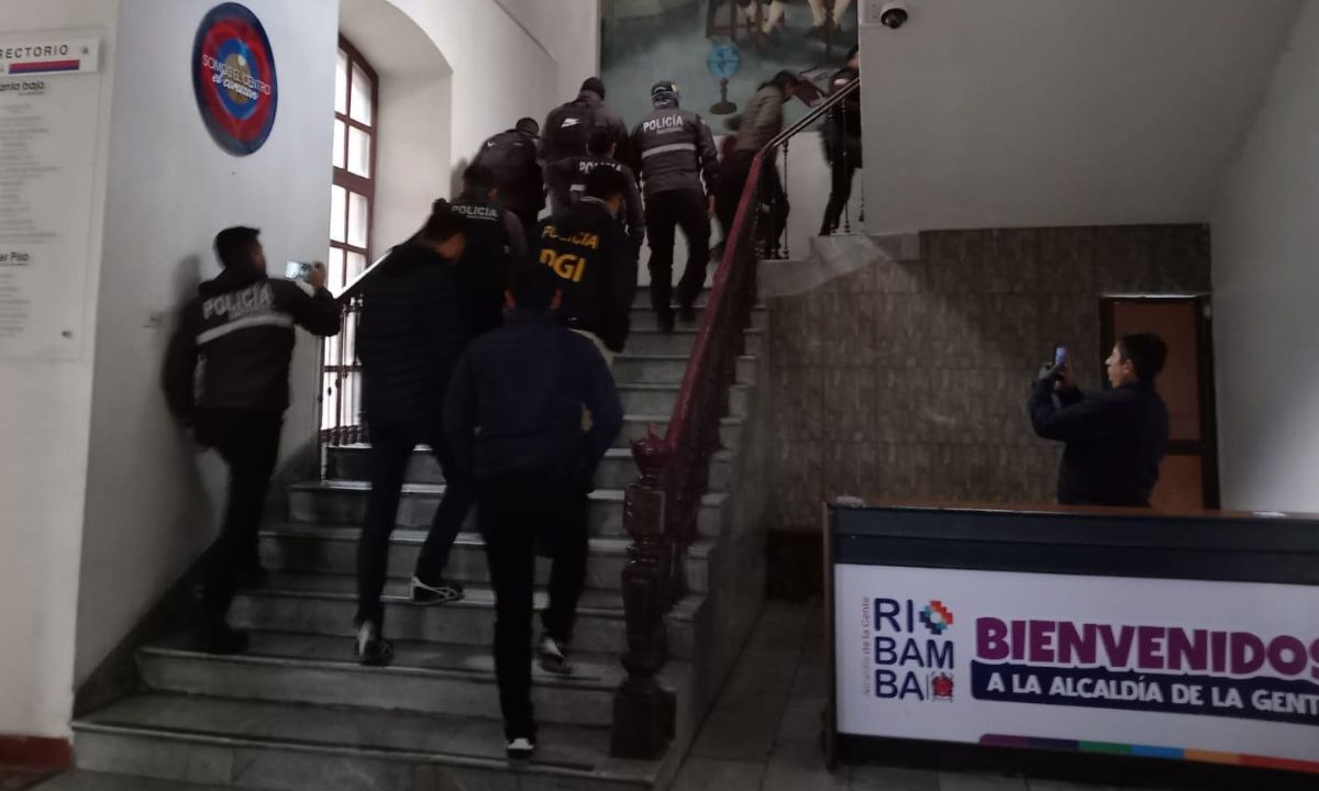 Ecuador. La Fiscalía incursionó en el Municipio de Riobamba.