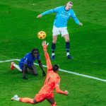 El Chelsea del ecuatoriano Moisés Caicedo empezó ganando en su visita al Manchester City, pero terminó perdiendo 3-1.