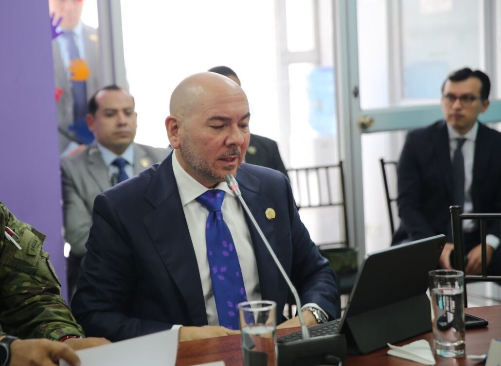 El ministro de Defensa Gian Carlo Loffredo se encuentra en la mira de la Asamblea Nacional tras la muerte de cuatro menores.