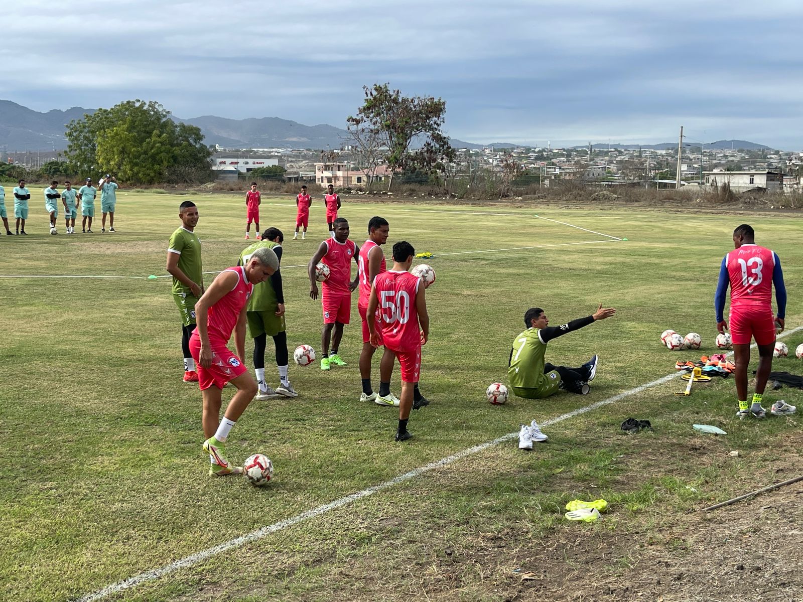 En el complejo deportivo de San Juan, el Manta FC inició los trabajos de su pretemporada para el año 2025.