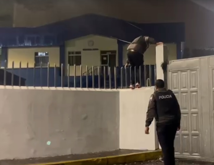 En la morgue de Quito se realizó un allanamiento la madrugada de este viernes 17 de enero del 2025, informó la Policía Nacional.
