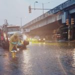 Varios sectores de Guayaquil se inundan tras intensas lluvias