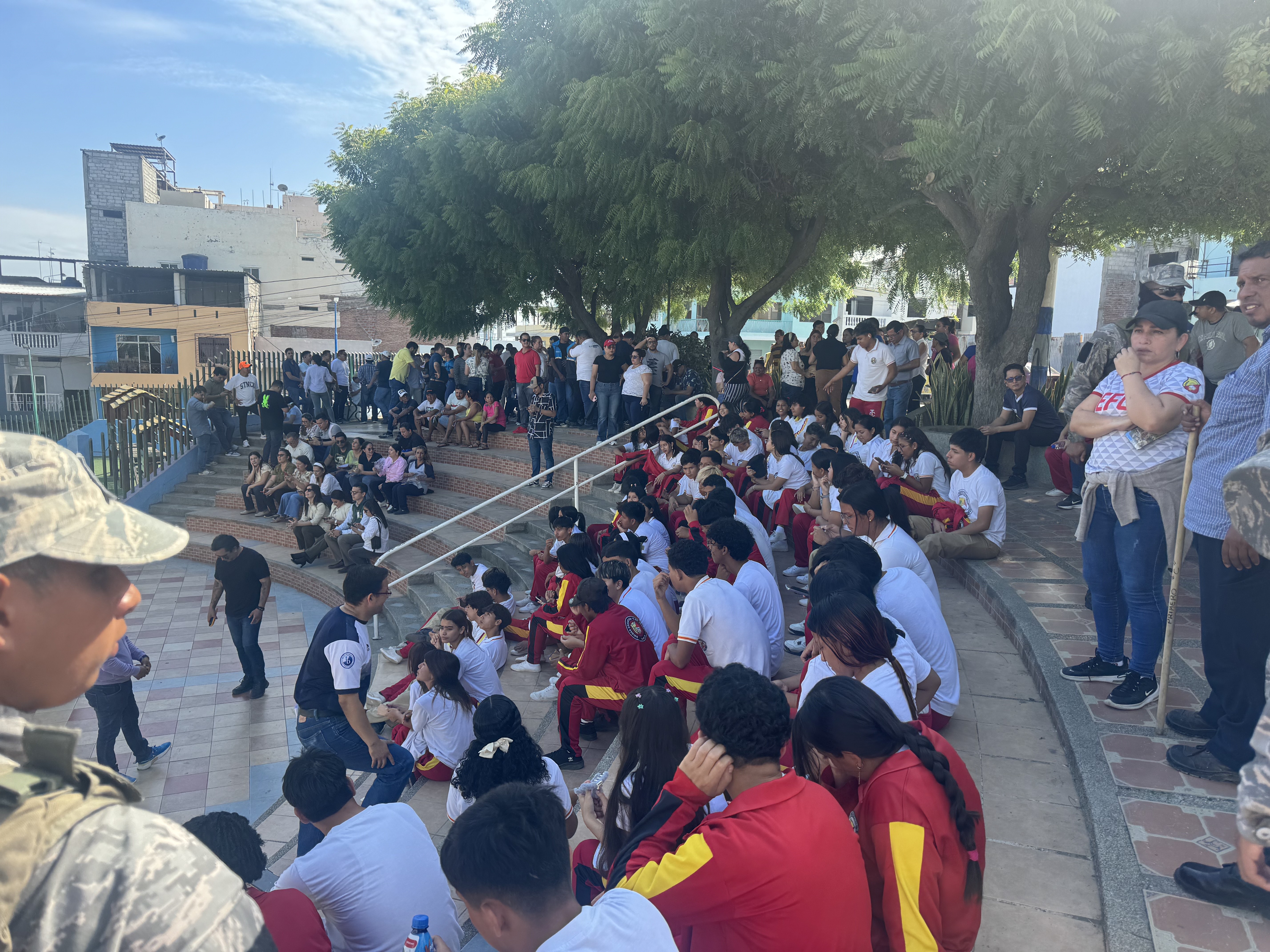 Estudiantes participan del simulacro