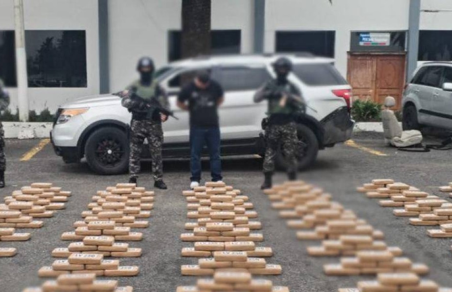 La Policía Nacional detuvo a un hombre por transportar media tonelada de droga a bordo de un vehículo de alta gama.