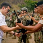 La Policía Nacional y las Fuerzas Armadas le dieron la espalda a la vicepresidenta de la República, Verónica Abad.