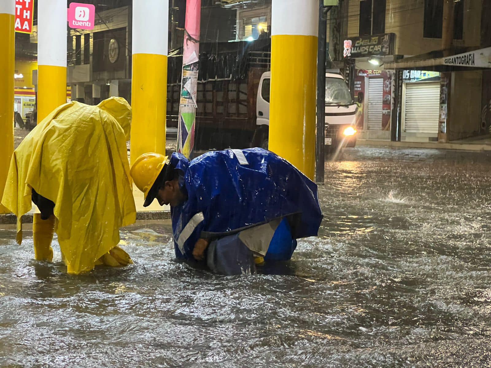 Lluvias en al menos seis cantones de Manabí; en Chone hay agua acumulada en calles