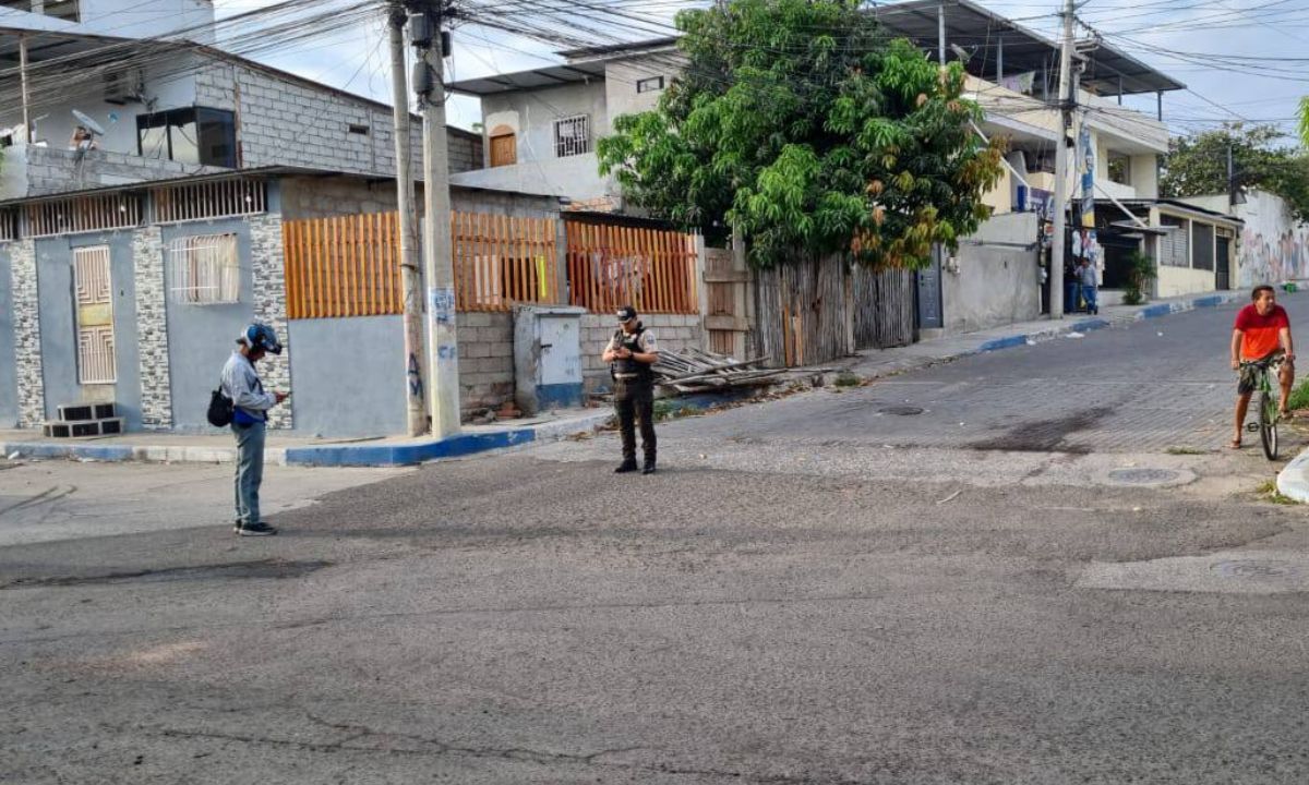 Mujer atacada por sicarios en el barrio Ursa, de Manta, murió.
