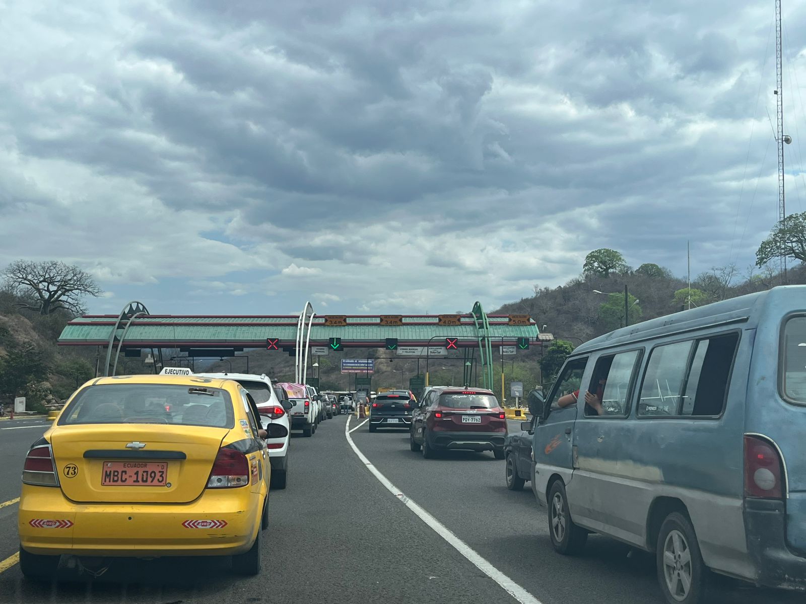 Peaje de ingreso a Portoviejo registra alta afluencia en primer día de feriado de Año Nuevo