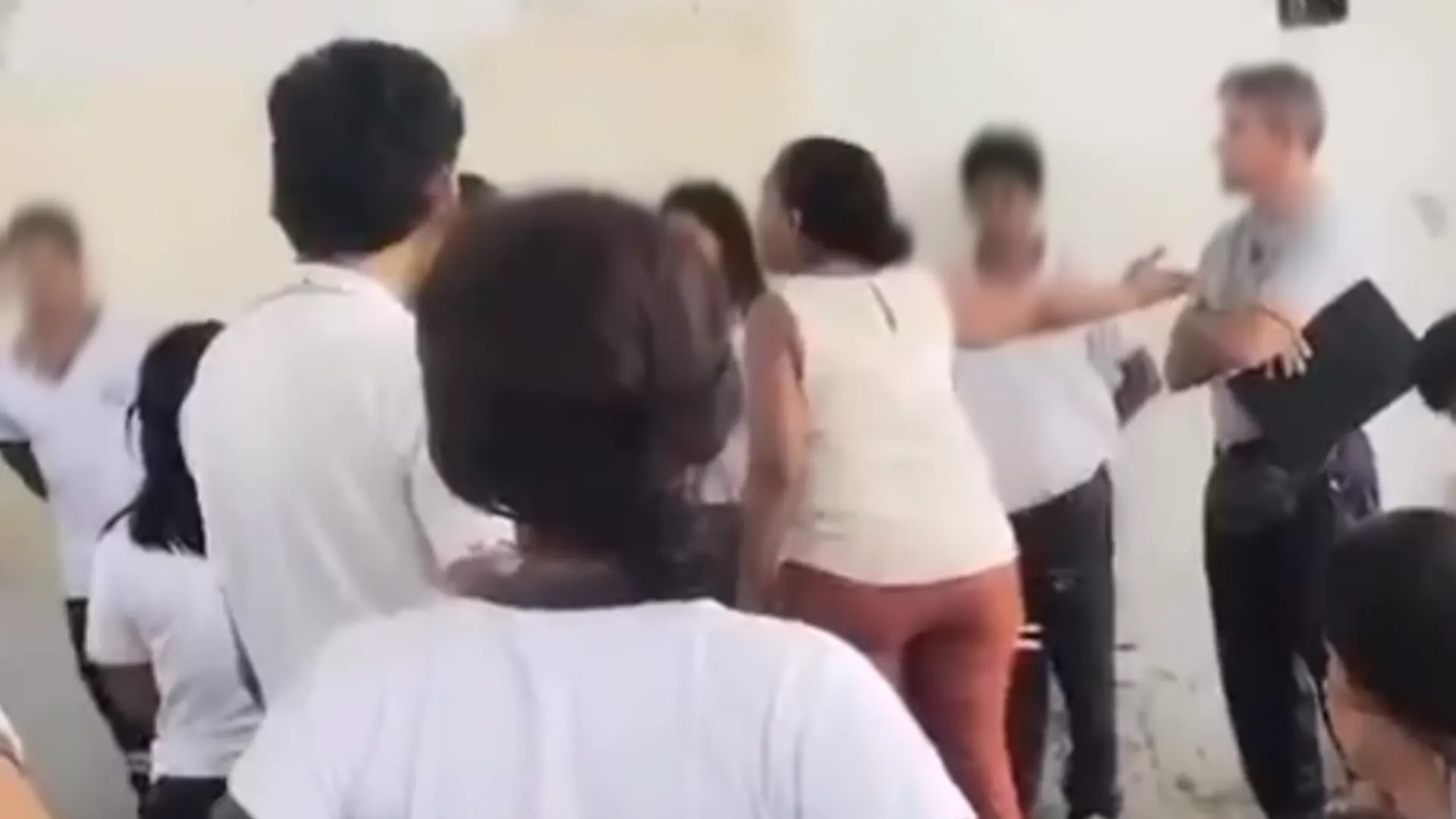 Despiden a rectora de un colegio de Guayaquil, por gritarle a estudiante.