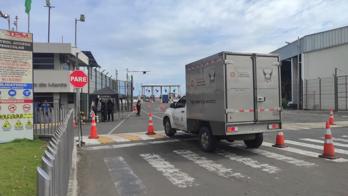 Un muerto y un herido arribaron en un buque guardacostas de la Armada del Ecuador, hasta el puerto de Manta, en Manabí.