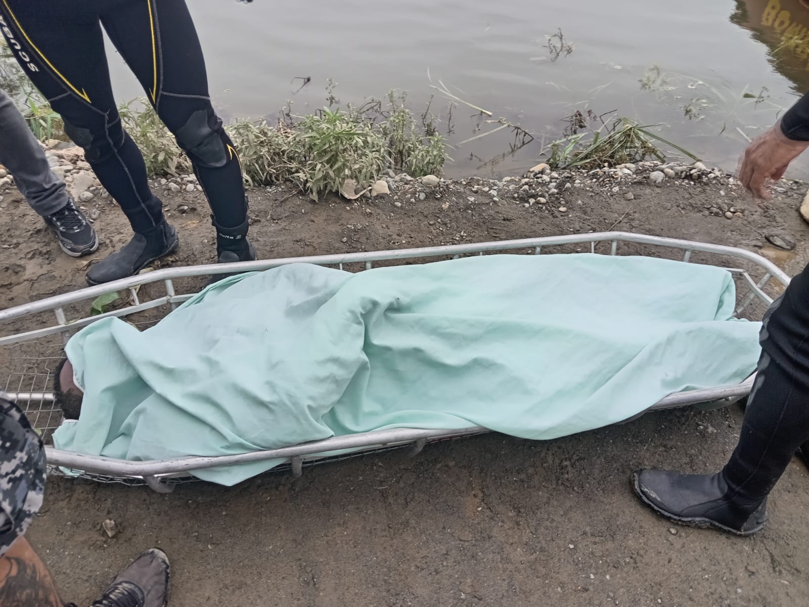 Un padre murió por salvar a su hijo en un río de Quevedo