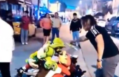 Un hombre ardió en llamas cuando quemaba monigotes en Guayaquil