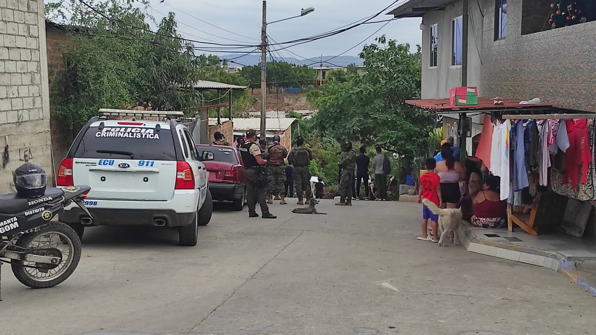 crimen Manta Horacio Hidrovo en el portal de su casa