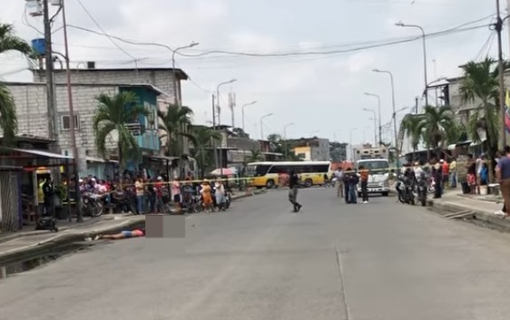 Sicarios mataron a una mujer que viajaba en moto, en Babahoyo