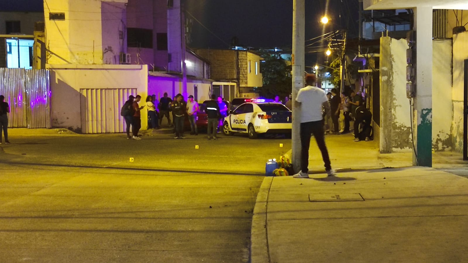 Un policía y tres civiles resultan heridos durante una balacera en Manta