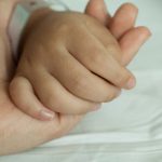 Niño de tres años murió tras brutal golpiza, otro de cinco lucha por su vida