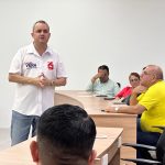 Carlos Vera Mora, asambleísta de Manabí, se reúne con dirigentes