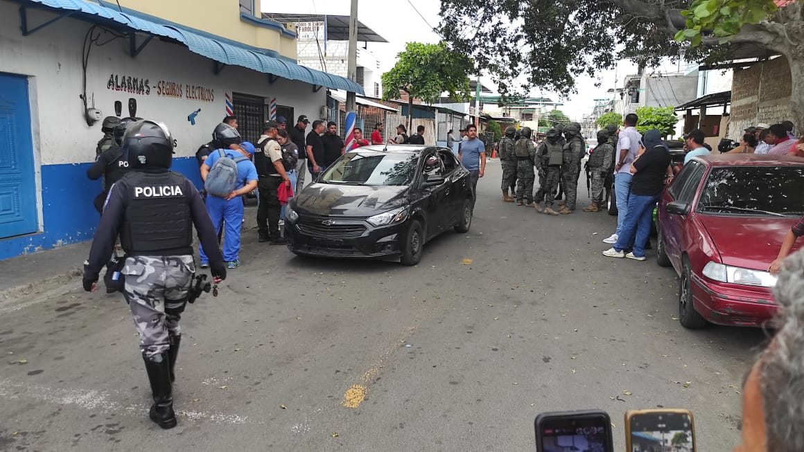 Tres presuntos sicarios fueron detenidos tras asesinar a un hombre en Manta.