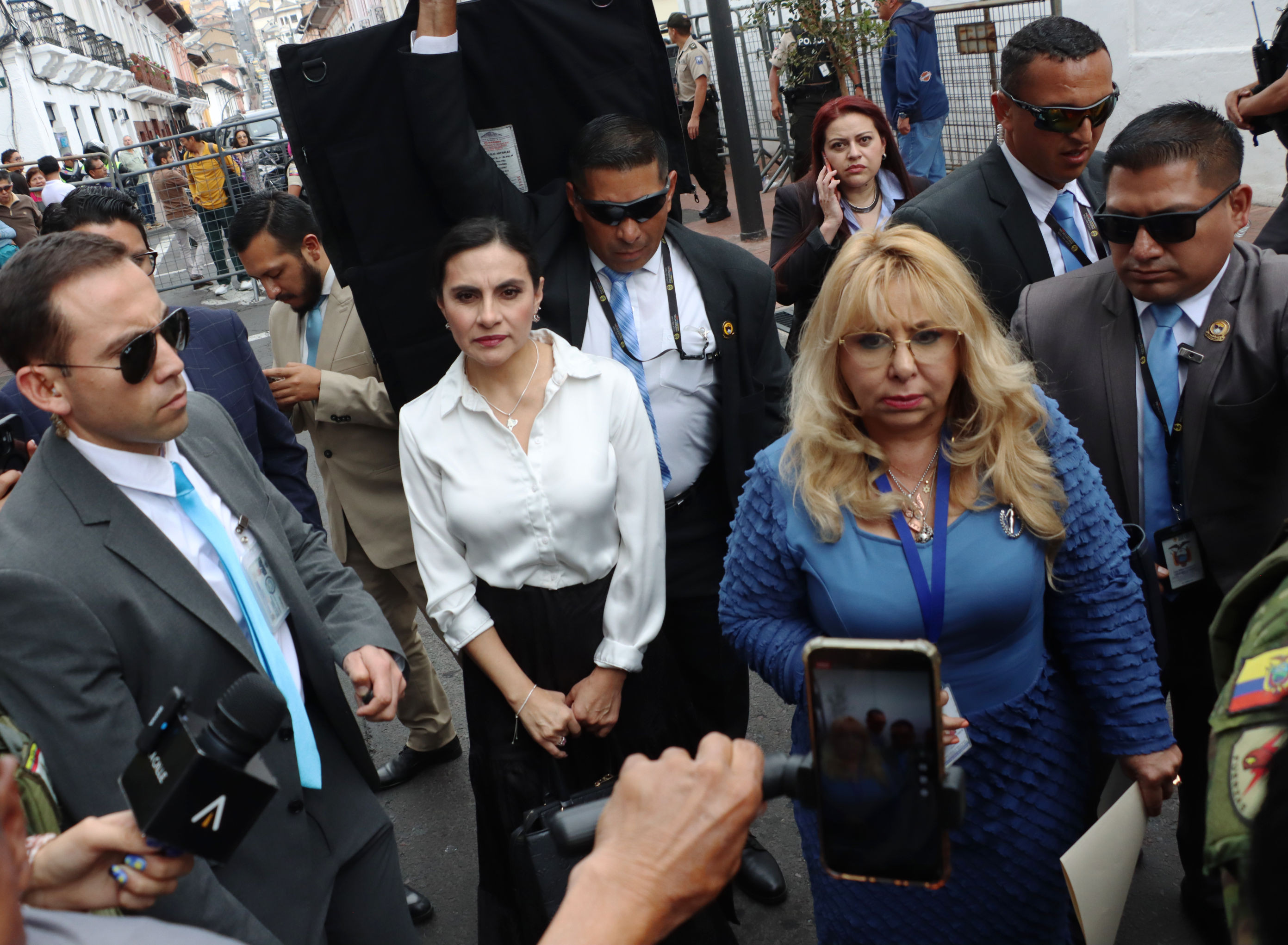 La jueza Nubia Vera dispone que se permita el ingreso de Verónica Abad a la Vicepresidencia